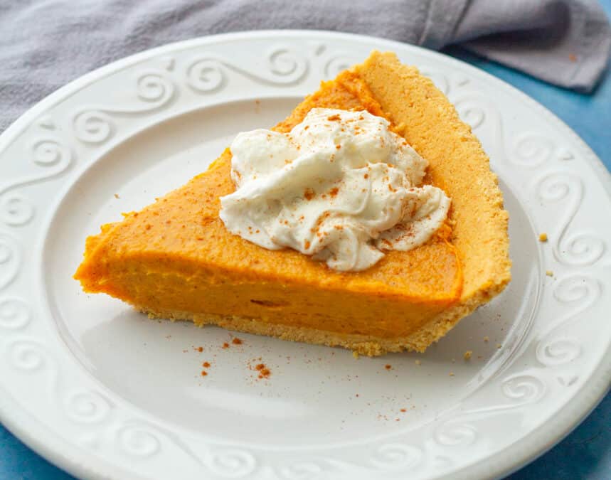 Vegan No Bake Pumpkin Pie (5 Minutes & 5 Ingredients!)
