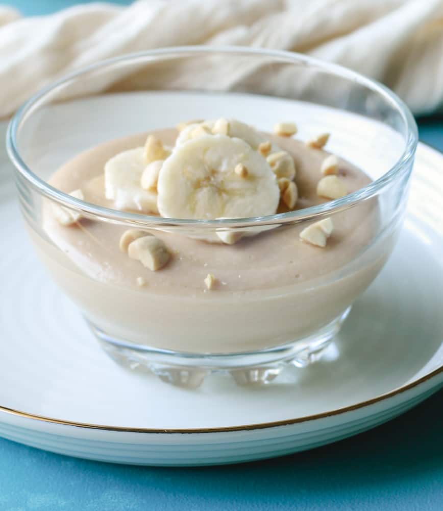 low fat vegan peanut butter pudding topped with bananas and chopped peanuts