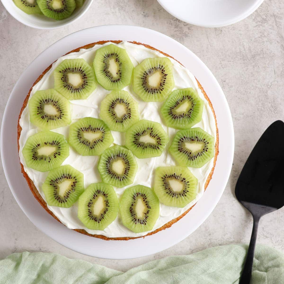 kiwi cake with sliced kiwi on top